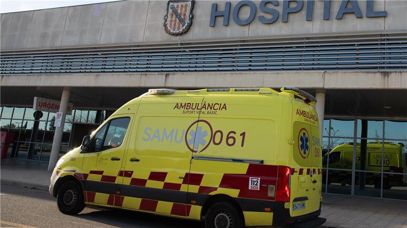 Deutscher bei Balkonsturz auf Mallorca schwer verletzt Ein junger Deutscher wurde nach einem Sturz vom Balkon im dritten Stock in kritischem Zustand in ein Krankenhaus auf Mallorca gebracht.