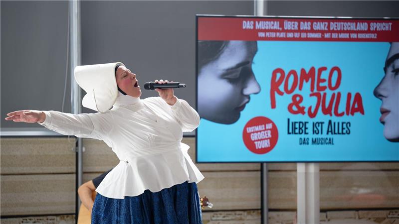 „Romeo & Julia“-Musical geht 2026 auf Tour Ein kleiner Vorgeschmack: Bei einem Presse-Event wurde die Tournee von „Romeo & Julia – Liebe ist alles“ vorgestellt.