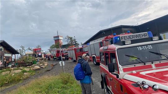 Ein kompletter Löschzug ist am Sonntagnachmittag auf den Wurmberg gefahren, um die wartenden Fahrgäste wieder nach Braunlage zu transportieren.