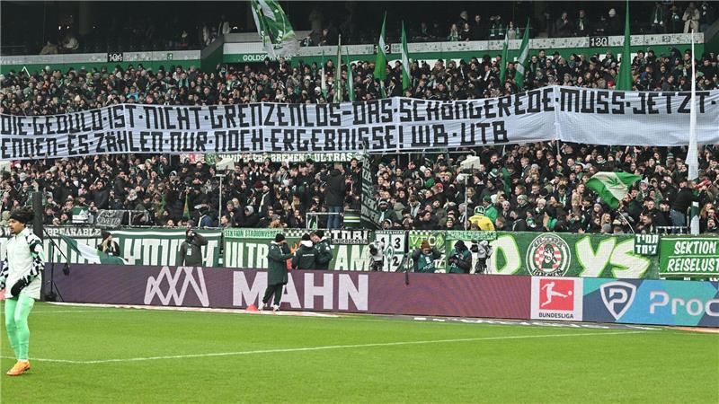 Ein kritisches Fan-Banner beim Werder-Spiel gegen Borussia Mönchengladbach.