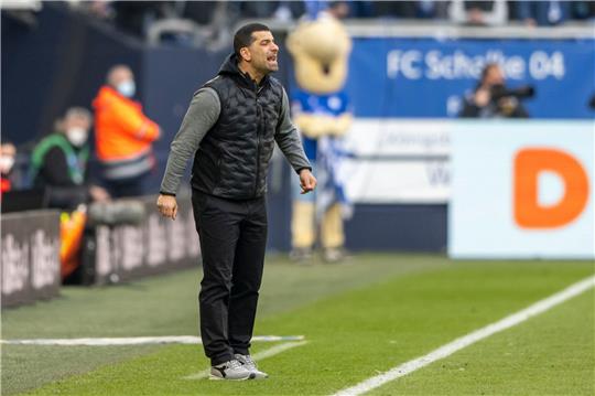 Ein langjähriger Spieler kehrt als Trainer zurück: Dimitrios Grammozis folgt auf Dirk Schuster beim 1. FC Kaiserslautern.