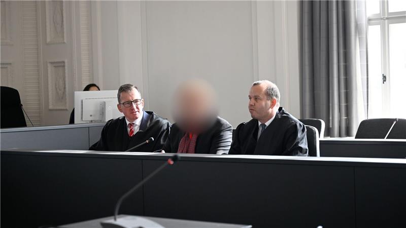 Ein langwieriger Prozess um die Insolvenz des Wismarer Holzverarbeiters German Pellets ist zu Ende. Der angeklagte Geschäftsführer zeigte sich - in Teilen - geständig.