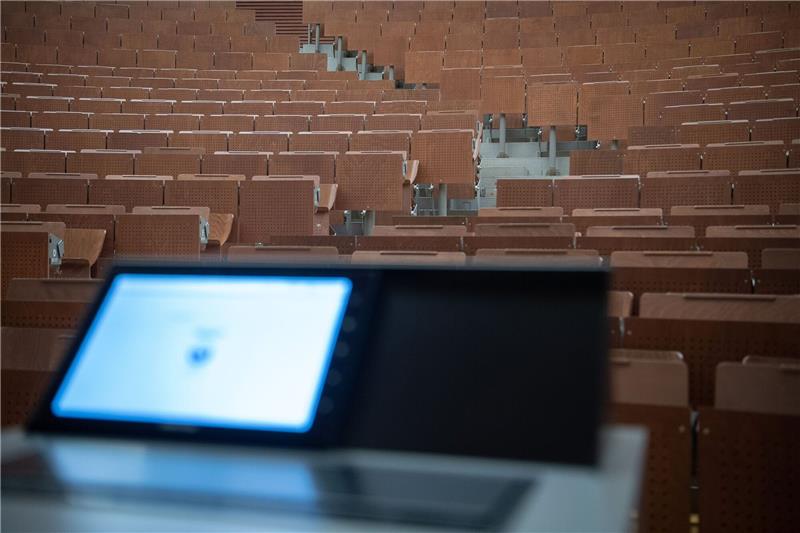 Hochschulen kämpfen mit steigenden Energiekosten Ein leerer Hörsaal an einer Universität.