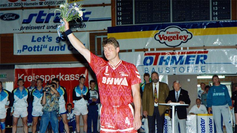 Ein letzter Gruß auf großer Handball-Bühne: Frank-Michael Wahl bei seinem Abschied vom Leistungssport am 25. Juni 1993. (Archivbild)