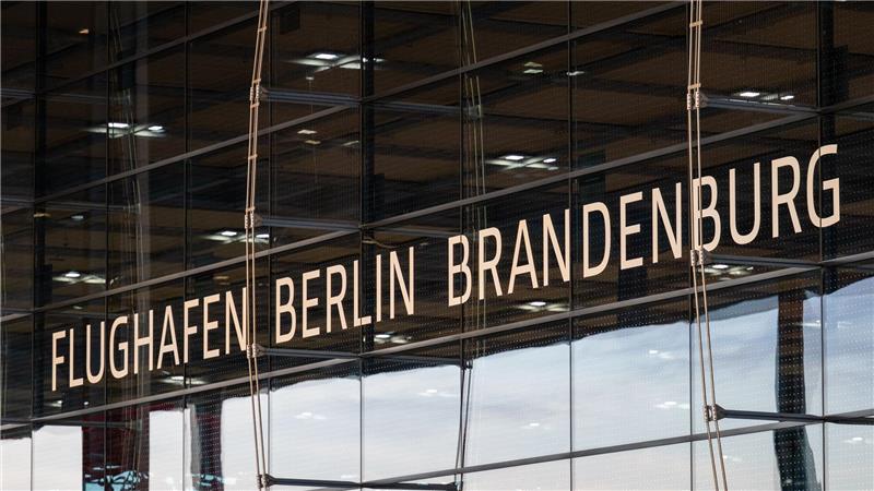 Ein mutmaßlicher Waffenschmuggler der Terrororganisation Hamas fest ist am BER festgenommen worden. (Archivbild)