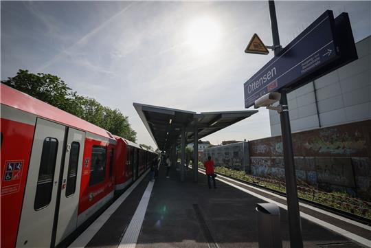 Ein neuer Bahnsteig in Hamburg-Ottensen. Bei kniffligen Entscheidunge kann Künstliche Intelligenz helfen.