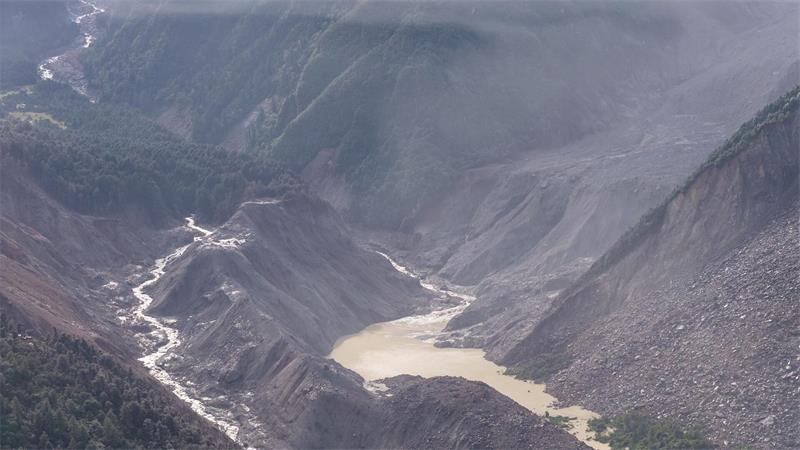 Angst vor Dammbruch – Regen erschwert Rettung nach Sturzflut Ein neuer Stausee besorgt die Behörden in China.