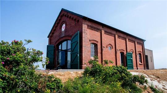 Ein neues Museum im sanierten, historischen Rettungsschuppen von Spiekeroog erzählt seit Kurzem von den Anfängen der Seenotrettung und der später gegründeten Deutschen Gesellschaft zur Rettung Schiffbrüchiger (DGzRS).