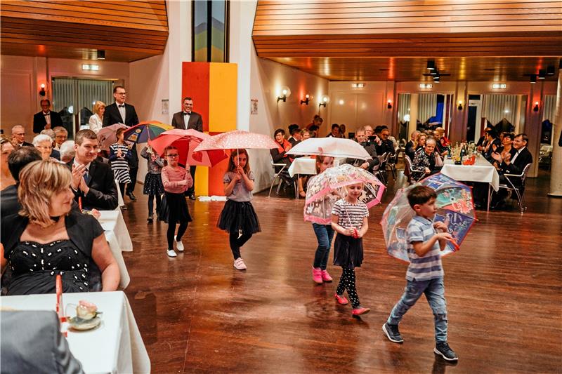 St. Andreasberger verzichten auf ihren Winterball Ein paar Tage vor dem ersten coronabedingten Lockdown im Jahr 2020: Mit vielen Menschen dicht an dicht im Kursaal zu sein, ist beim 44. Winterball noch möglich. Danach sind Veranstaltungen dieser Art eingestellt. Auch die 45. Auflage des Winterballs, für den 12. März geplant, ist hinfällig. Archivfoto: Tobias Brabanski