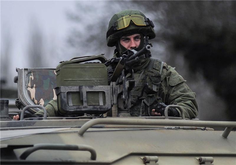 Ukraine-Krieg: Moskau rekrutiert monatlich 30.000 Menschen Ein russischer Soldat auf der Krim.