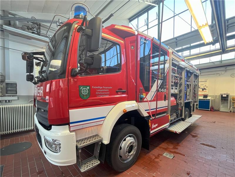Ein schmuckes und bestens ausgestattetes neues Löschfahrzeug steht seit Anfang Oktober in den Hallen der Stadtfeuerwehr Langelsheim. Das alte Löschfahrzeug (LF 8) hatte nach 32 Jahren im Einsatz sein Soll erfüllt. Foto: Hohaus