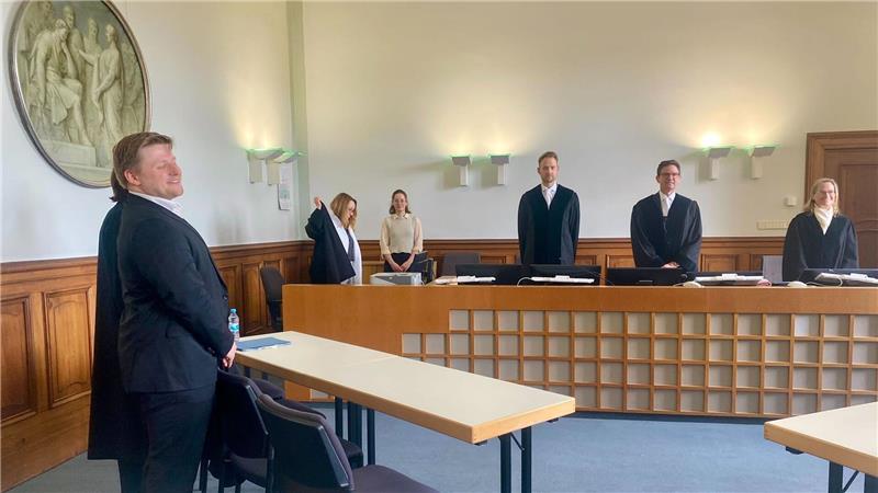 Ein spitzer Kommentar von El Hotzo zum Attentat auf Donald Trump im US-Wahlkampf hatte erneut die Berliner Justiz beschäftigt.