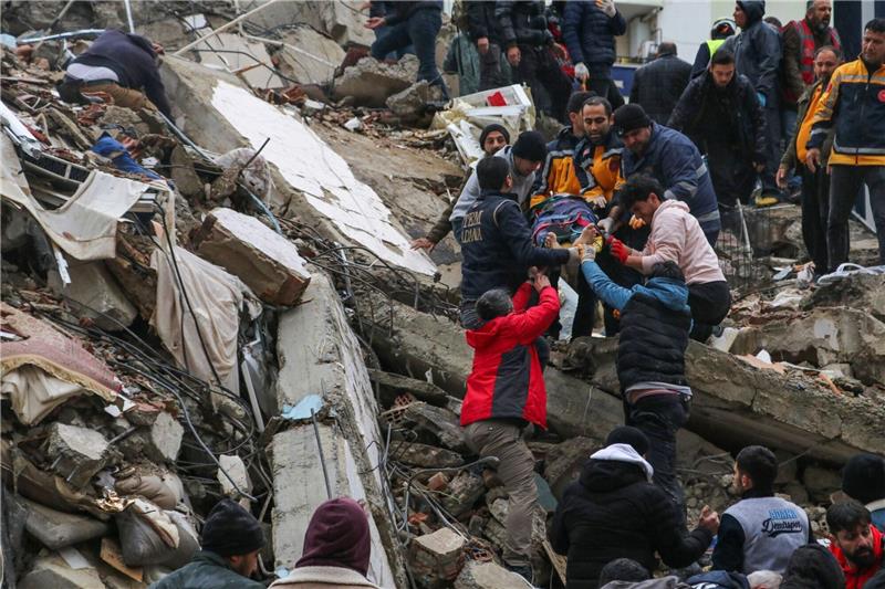Warum es in der Türkei immer wieder zu schweren Beben kommt Ein starkes Beben hat im Südosten der Türkei und in Syrien mehrere Gebäude zum Einsturz gebracht, und es werden viele Opfer befürchtet.