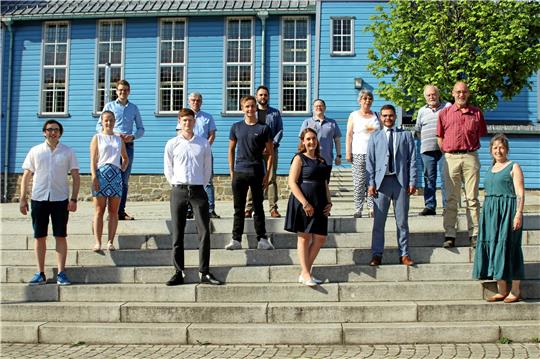 Ein starkes Team im Rücken: Die CDU, die Junge Union, die Grünen und die K-O-L-Gruppe unterstützen die parteilose Bürgermeisterkandidatin Jennifer Smoch. Sie hat doppelt so viele Unterschriften zusammen, wie sie benötigt, um anzutreten.  Fotos: Knoke