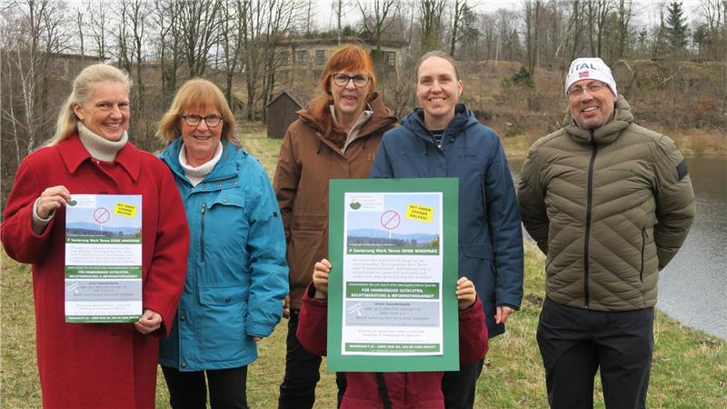 Initiative sammelt Spenden gegen Clausthaler Windkraft-Pläne Ein stellvertretender Teil der Interessengemeinschaft (v.l.): Monika Rembe, Carmen Klingebiel, Christine Ludwig, Bente Buchenauer und Torsten Gewehr.
