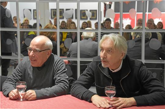 Ein sympathisches Duo ohne Starallüren: Yuri Albert (links) und Vadim Zakharov bei der Schülerdiskussion. Foto: Sowa