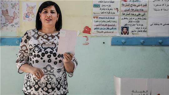 Ein tunesisches Gericht hat die prominente Oppositionspolitikerin Abir Moussi zu einer Gefängnisstrafe von zwölf Jahren verurteilt. (Archiv)