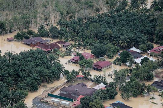 Ein überschwemmtes Gebiet, nach anhaltenden Regenfällen, im Gebiet Johor in Malaysia.