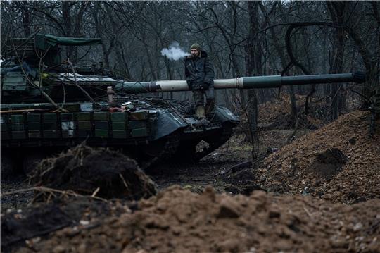 Ein ukrainischer Soldat in Bachmut.