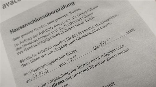 Ein verdächtig wirkender Zettel flattert in den Briefkasten und kündigt den Besuch eines Handwerkers an.