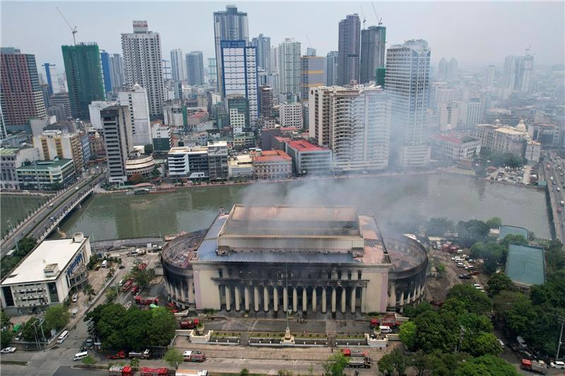 Verheerender Brand zerstört historisches Postamt in Manila Ein verheerendes Feuer hat das historische Gebäude des Hauptpostamts der philippinischen Hauptstadt Manila zerstört.