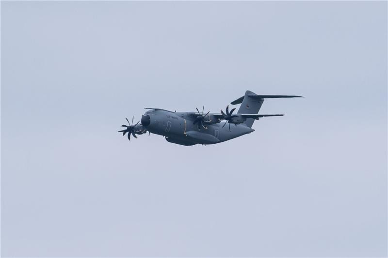 Rund 3000 Deutsche aus Israel zurückgebracht Ein vierter Airbus A400M der deutschen Luftwaffe holt weitere Passagiere in Israel ab (Archivbild).