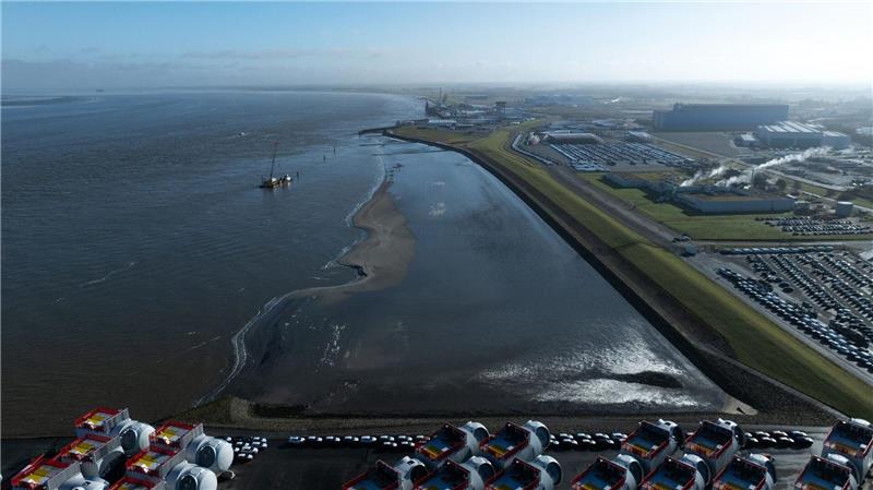 Ein vor Cuxhaven gestrandetes Segelschiff soll am Wochenende geborgen werden. (Archivbild)