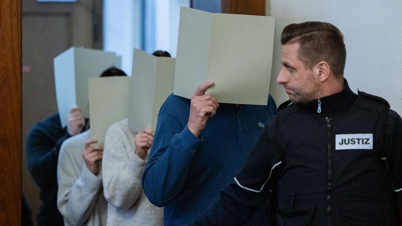 Ein wegen Totschlags angeklagter Polizist hat während des laufenden Verfahrens in einem Interview seine Sicht der Dinge dargestellt (Archivbild). 