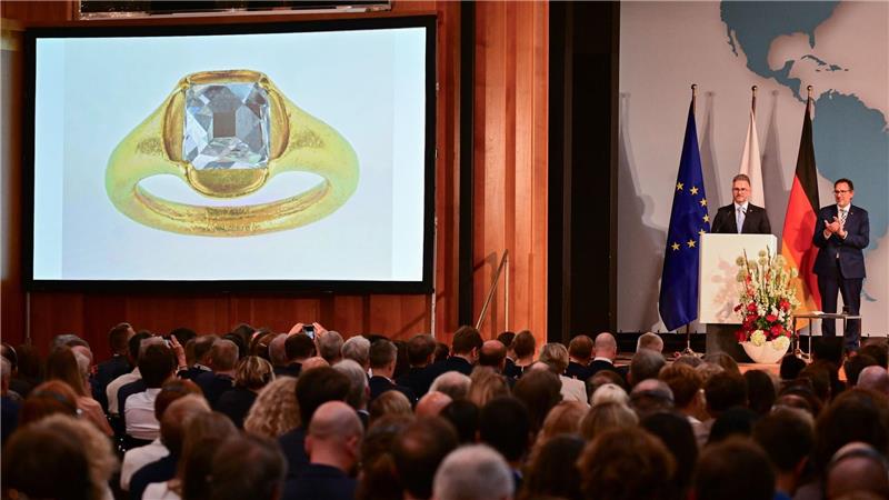 Ein wertvoller Ring, geraubt im Zweiten Weltkrieg, kehrte nach Polen zurück.