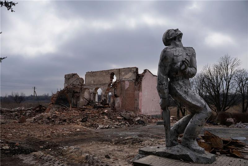 ISW: Russland kann bei weiterer Offensive Richtung wählen Ein zerstörtes Kulturhaus in der Nähe von Awdijiwka: Seit zwei Jahren führt Russland seinen Angriffskrieg gegen die Ukraine.