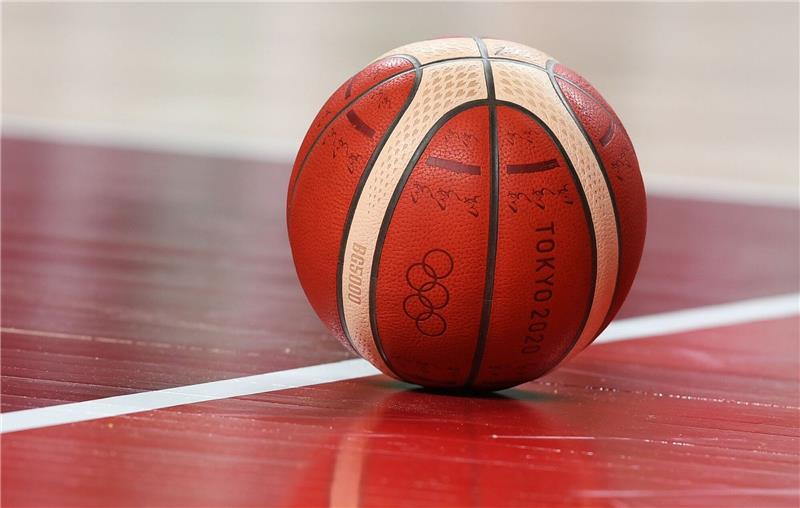 Oldenburger Basketballer lange ohne Deane Williams Ein Basketball liegt auf dem Spielfeld.