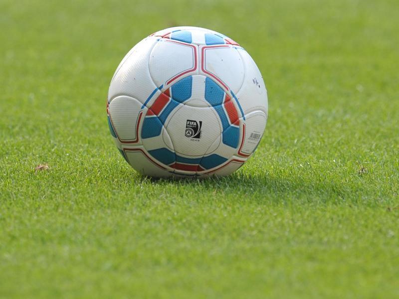 TSG Bad Harzburg enttäuscht auf ganzer Linie Ein Fußball liegt auf dem Spielfeld. Foto: picture alliance/dpa/Symbolbild