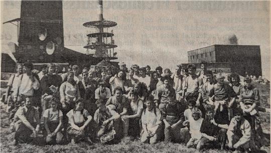 Einblick in das Foto-Archiv von Thomas Gundermann: Im Mai 1990 gehört die Erforschung des Brocken-Plateaus mit zum Besuch der Freiberger Oberschüler im Harz.
