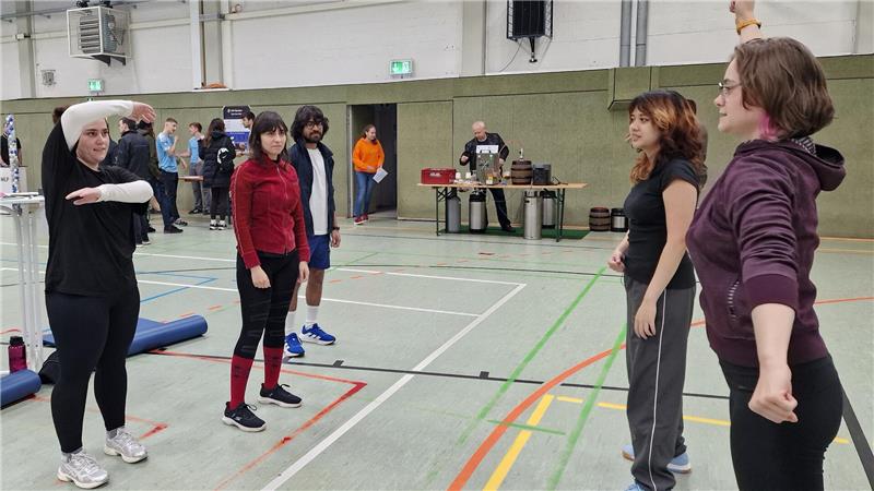 So lief der Hochschulsporttag der TU Clausthal Einblicke in Modern Dance: In fünf Minuten lernen die Teilnehmer eine kurze Choreografie.