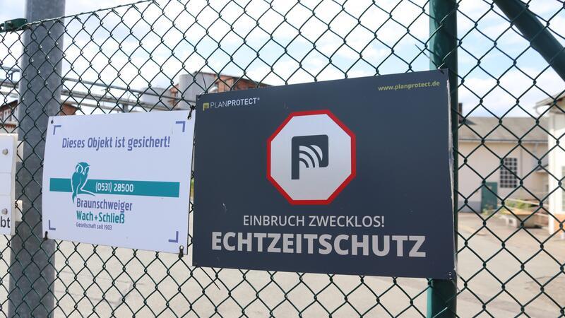 Anbieter von Nebenmetallprodukten festigt Position im Nordharz Einbruch zwecklos. Das gesamte Betriebsgelände ist so gesichert, dass die Polizei oder der Wachdienst innerhalb weniger Minuten eintrifft, wenn ein Alarm ausgelöst wird.