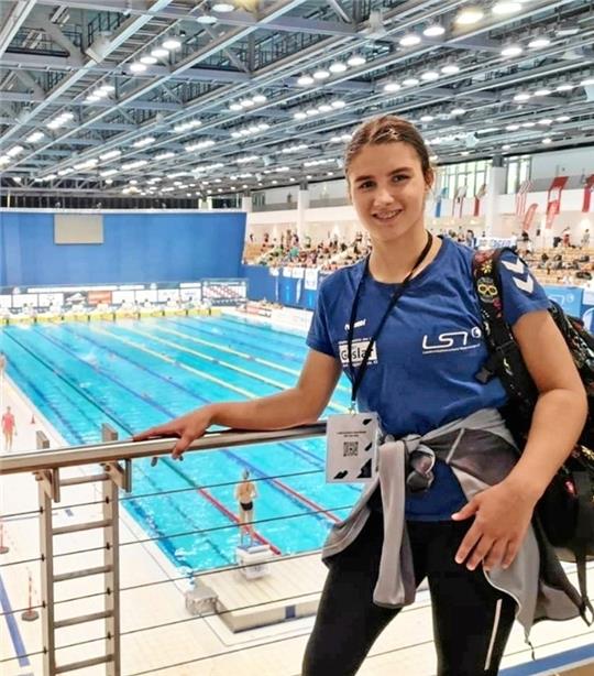 Eindruckvolle Kulisse: Mia Kreibohm vom MTV Goslar liefert im Berliner Europasportpark ein starkes Debüt auf nationaler Ebene ab. Foto: Privat