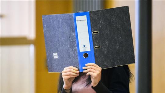 Eine 27-jährige Frau muss für einen Mordversuch mit Ameisensäure für zwölf Jahre in Haft. (Archivbild)