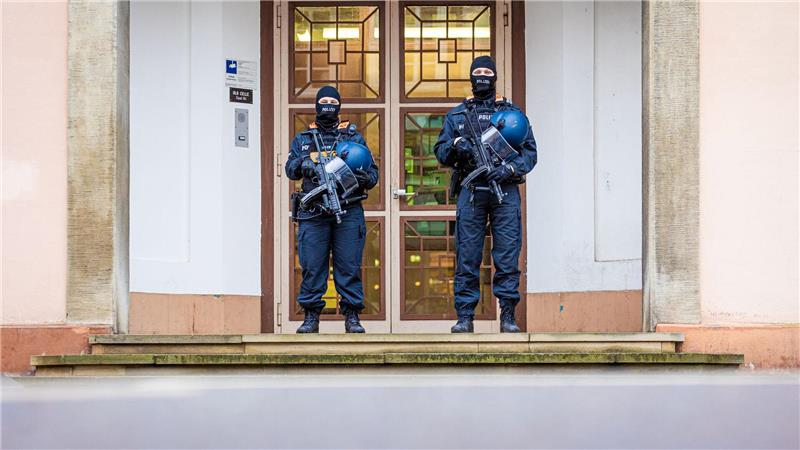 Urteil gegen frühere Islamistin erwartet Eine 42 Jahre alte frühere Islamistin muss sich wegen Mitgliedschaft in der Terrormiliz IS vor dem Oberlandesgericht Celle verantworten. (Archivbild)