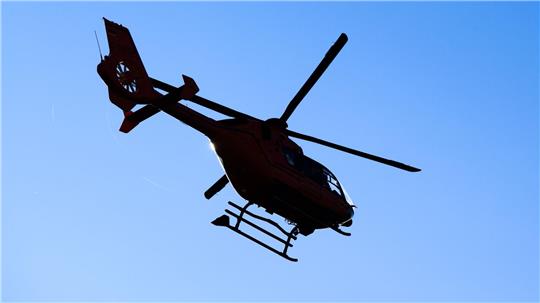 Eine 92-Jährige starb nach einem Unfall im Kreis Lüneburg im Rettungsflieger. (Symbolbild) 