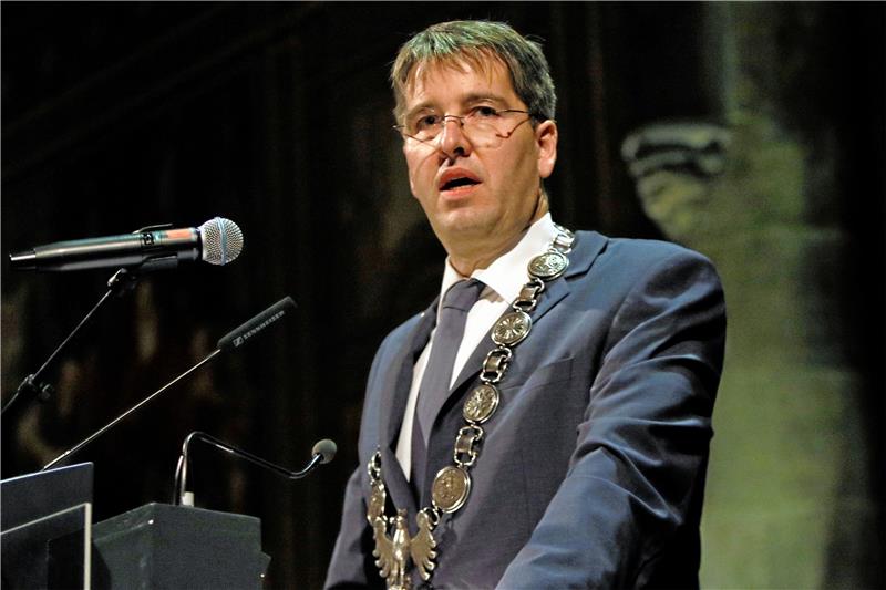 „Eine Amtskette kann auch Last sein“: Oberbürgermeister Dr. Oliver Junk bei seiner Neujahrsansprache in der Kaiserpfalz im Januar 2020.  Archivfoto: Epping