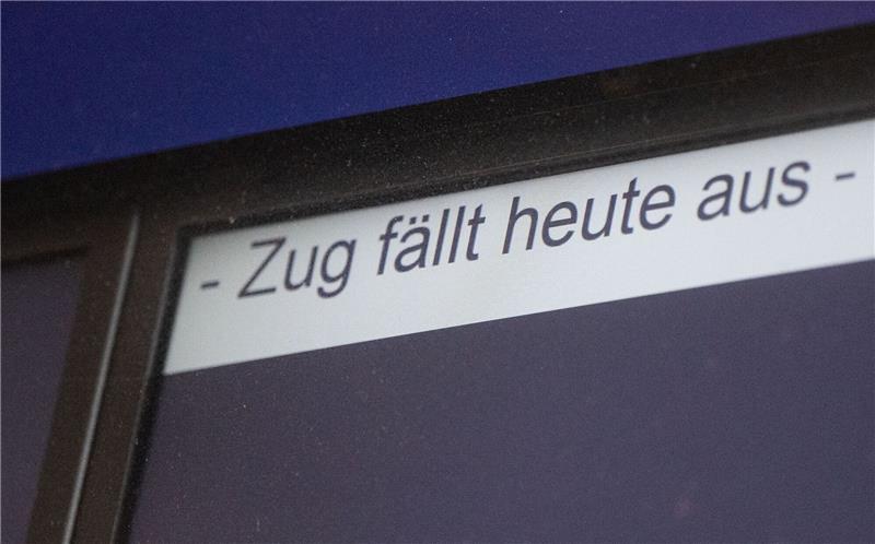 Zugausfälle auf Bahnlinie Hannover-Göttingen Eine Anzeige weist auf einen Zugausfall hin.