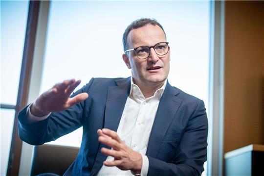 Eine Aufarbeitung der Corona-Politik täte auch der Gesellschaft gut, findet Jens Spahn.