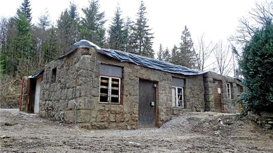 Eine Aufnahme aus dem Jahr 2020 zeigt das Fundament, auf das eigentlich eine neue Gaststätte gebaut werden sollte.