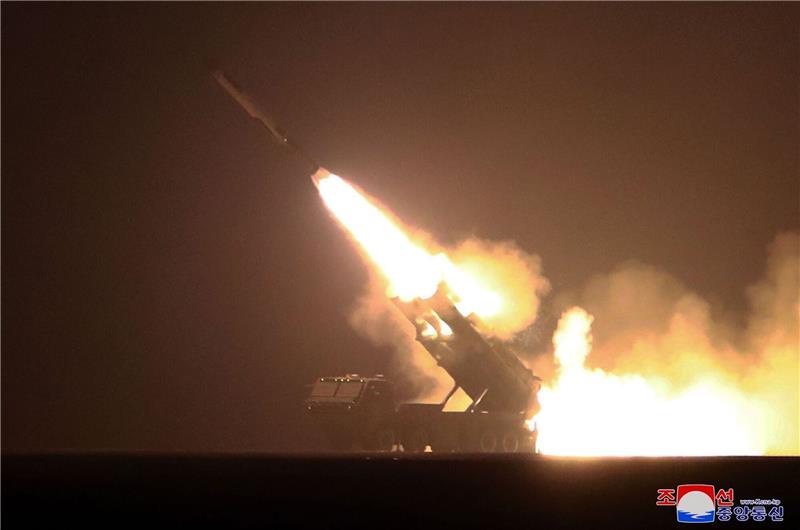 Nordkorea hält offenbar neuen Raketentest ab Eine Aufnahme der staatlichen nordkoreanischen Nachrichtenagentur KCNA soll den Abschuss eines Marschflugkörpers Ende Februar zeigen.