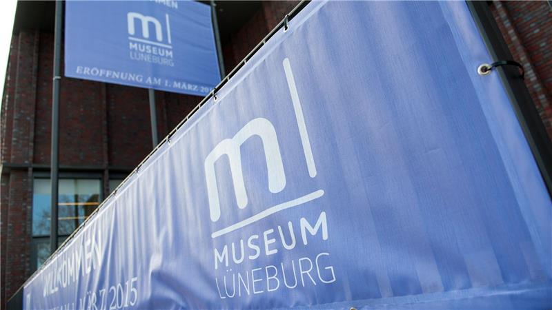 Eine Ausstellung in Lüneburg zeigt, wie Menschen mit Tattoos ihr selbstverletzendes Verhalten überwinden.