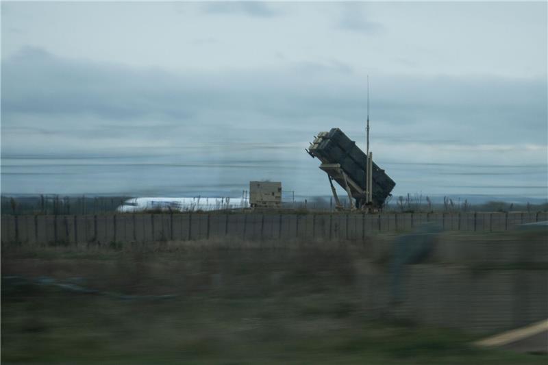 Eine Batterie des Flugabwehrraketensystems Patriot zur Luftraumüberwachung am polnischen Flughafen Jasionka.