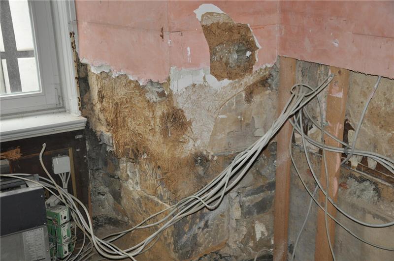 Eine Baustelle mit Relikten aus vergangener Zeit