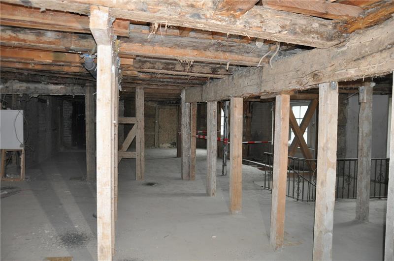 Eine Baustelle mit Relikten aus vergangener Zeit