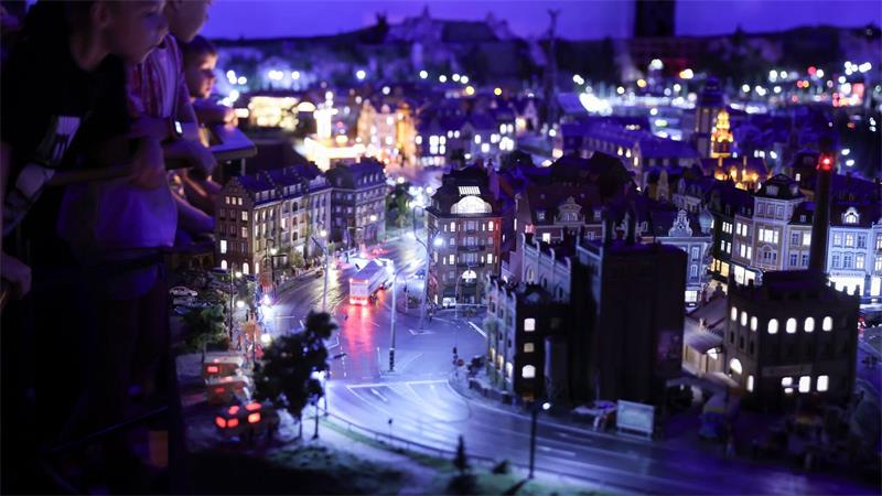 Eine Besonderheit der größten Modelleisenbahnanlage der Welt ist die Tag-Nacht-Beleuchtung. 