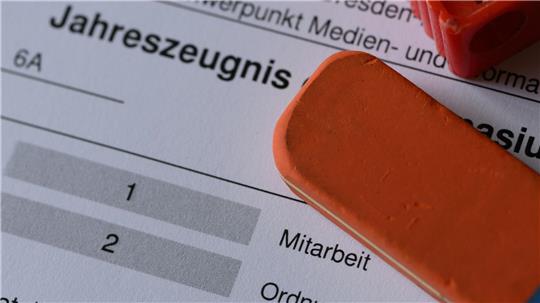 Eine Bewertung des Arbeits- und Sozialverhaltens, hier auf einem Zeugnis aus Sachsen, gibt es auch in Niedersachsen. (Symbolbild)